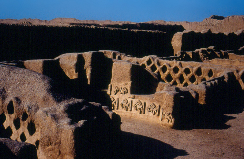 The pre-Columbian city of Chan Chan, Aracari Travel