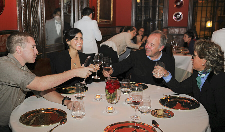 Group Brindis blogfeatured