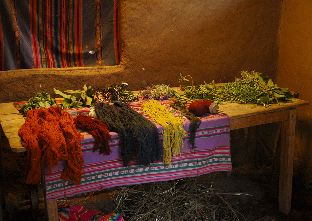 Tierra de los Yachaqs: Weavers of Amaru, Aracari Travel