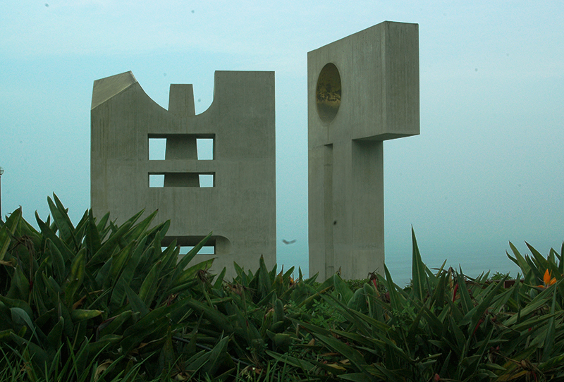 Embracing Art and Nature: Sculptures Along Lima’s Costa Verde, Aracari Travel