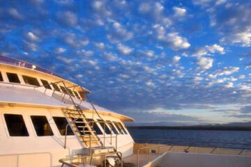 Luxury Galapagos Cruises, Aracari Travel