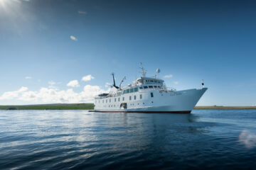 Luxury Galapagos Cruises, Aracari Travel