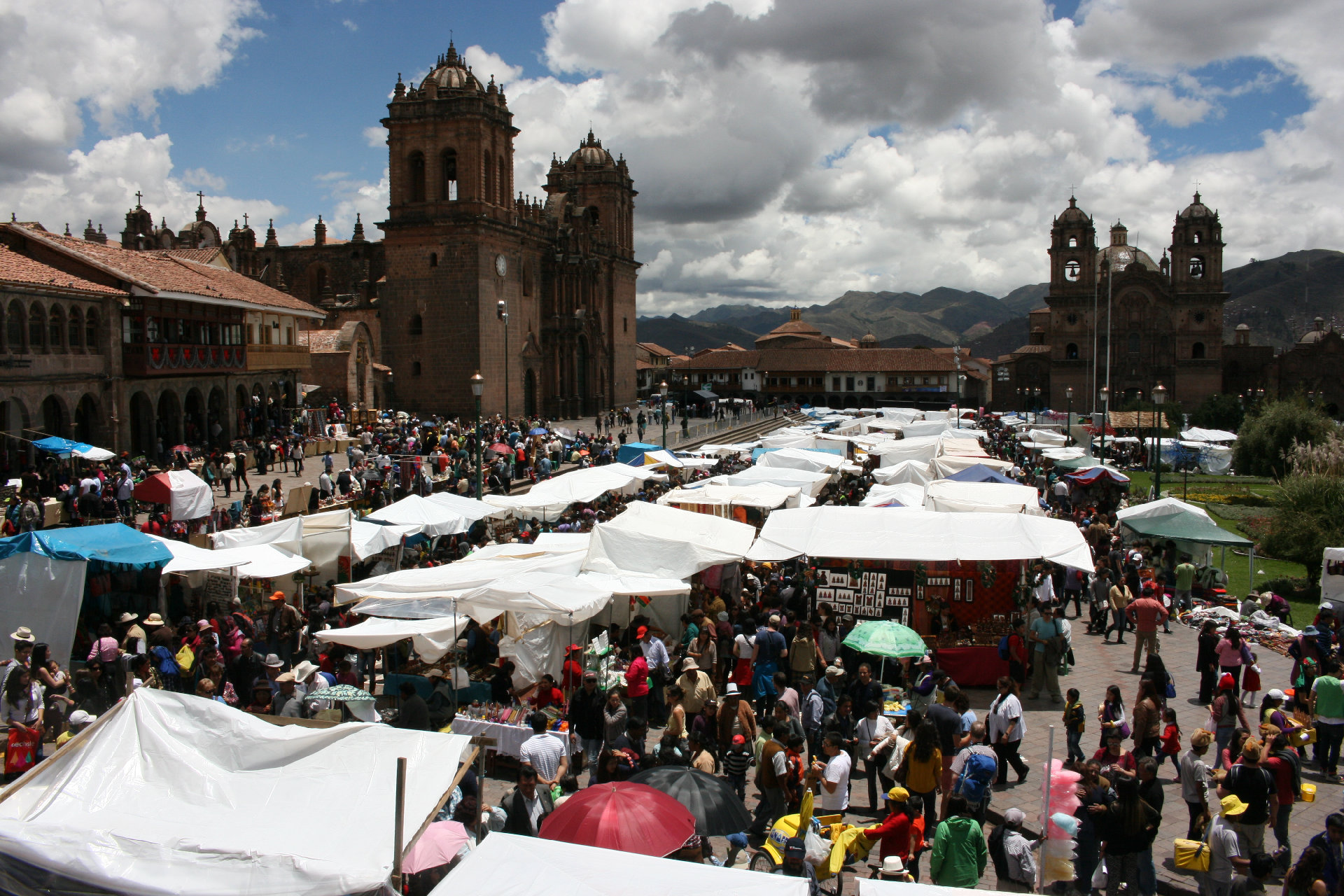 Santuranticuy Cusco Christmas Market, Aracari Travel