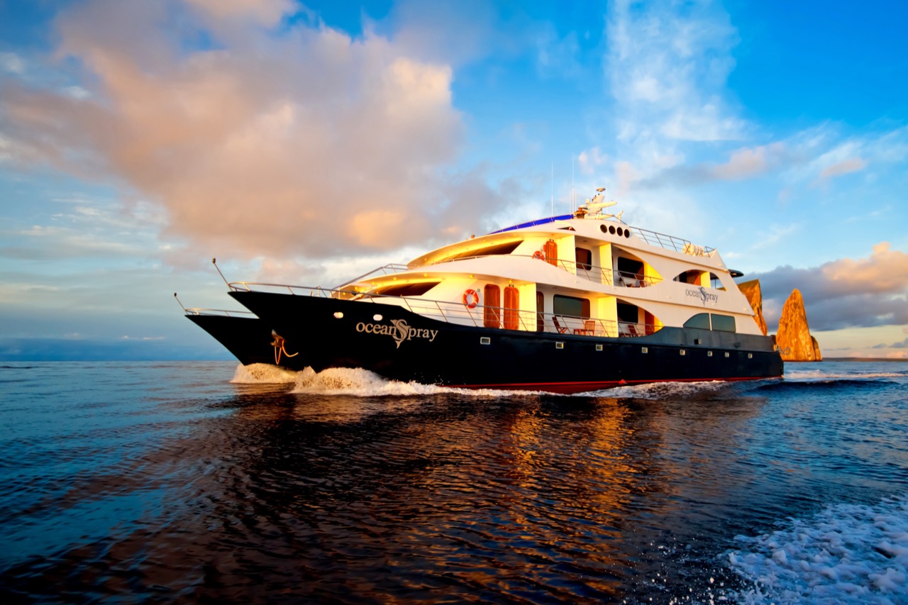 Galapagos Cruise Ocean Spray Review, Aracari Travel
