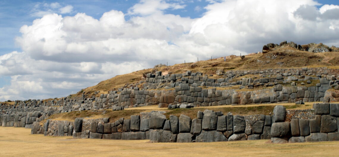 How to pronounce the name of that awesome ruins above Cusco