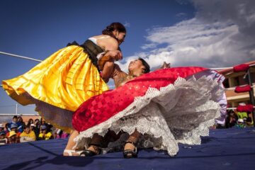 Cholita wrestlers