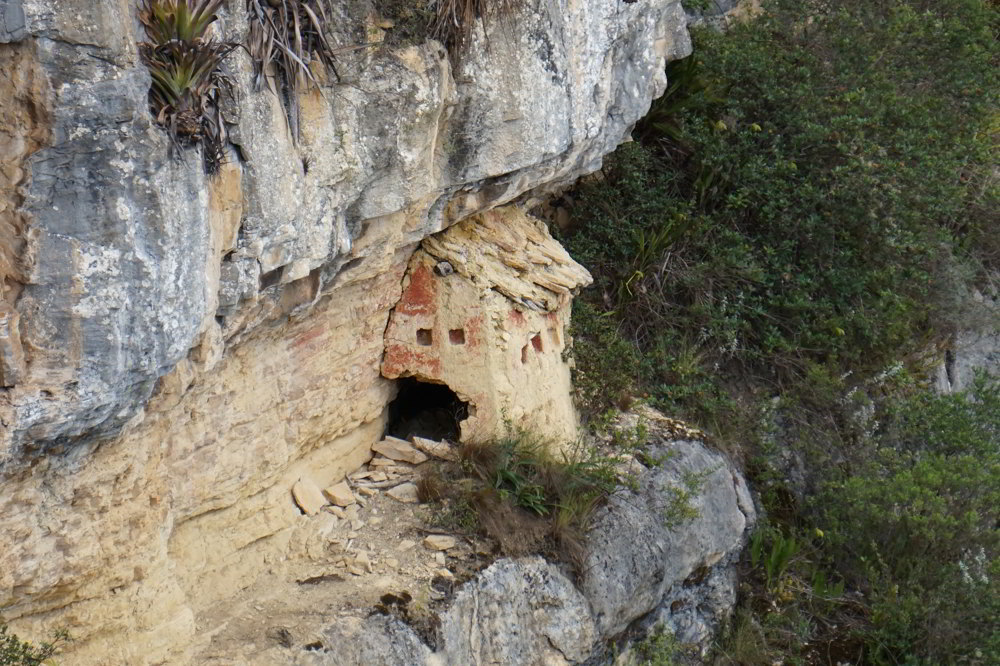 A Tour of The Tombs of Revash, Aracari Travel