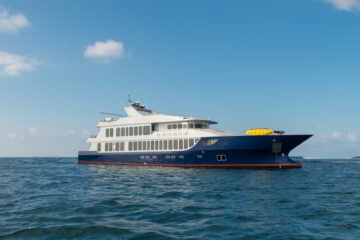 Luxury Galapagos Cruises, Aracari Travel