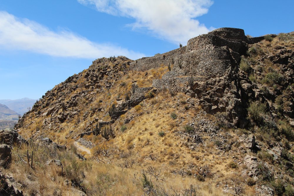 Hike in Colca Peru to Madrigal Chimpa Fortress (14)