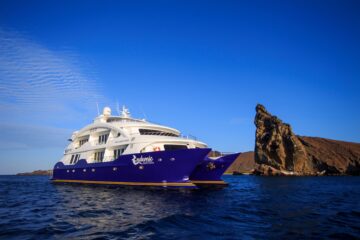 Luxury Galapagos Cruises, Aracari Travel