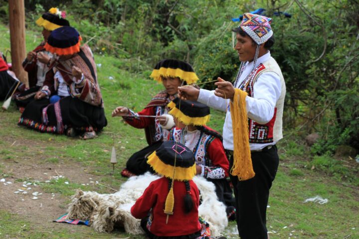 GETTING TO KNOW THE INDIGENOUS PEOPLE OF PERU, Aracari Travel