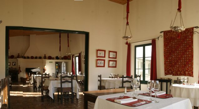 manantial el silencio dining room