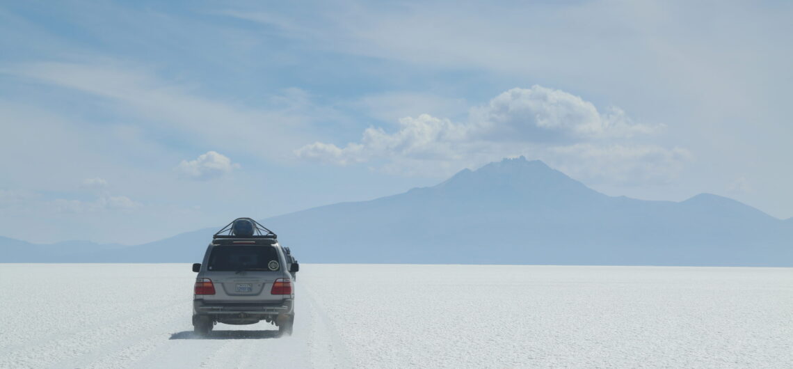 salar de uyuni car