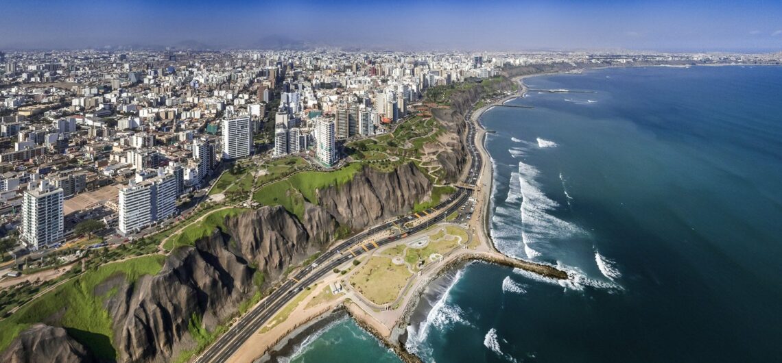 48 hours in Lima : a travel guide for the astute traveler, Aracari Travel