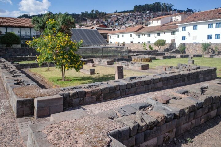 Avoiding Altitude Sickness in the Sacred Valley with Muna Tea, Aracari Travel